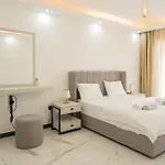 Palmera Wellness & מלון דירות קיירניה
