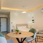 Palmera Wellness & מלון דירות קיירניה