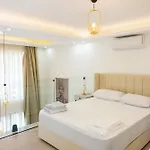 Palmera Wellness & מלון דירות קיירניה